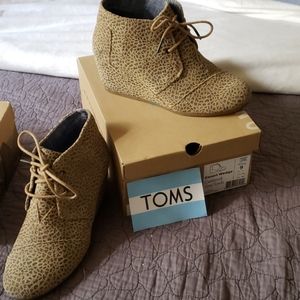 Tom's wedges size 9